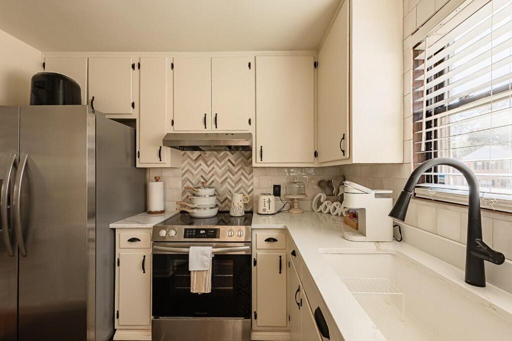 Cozy Townhome Retreat With King Bed Near I-10, Capitol, Fsu & Famu Tallahassee Eksteriør bilde